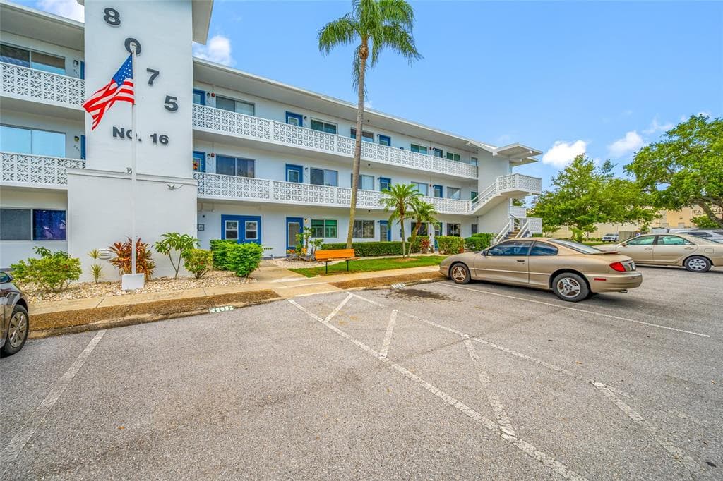 8075 112TH STREET UNIT 104 SEMINOLE, FL 33772