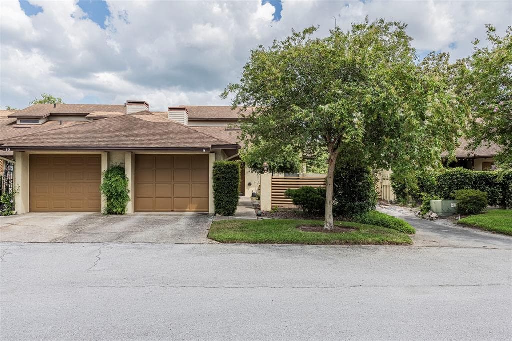 925 FENTON LANE UNIT 9 LAKELAND, FL 33809