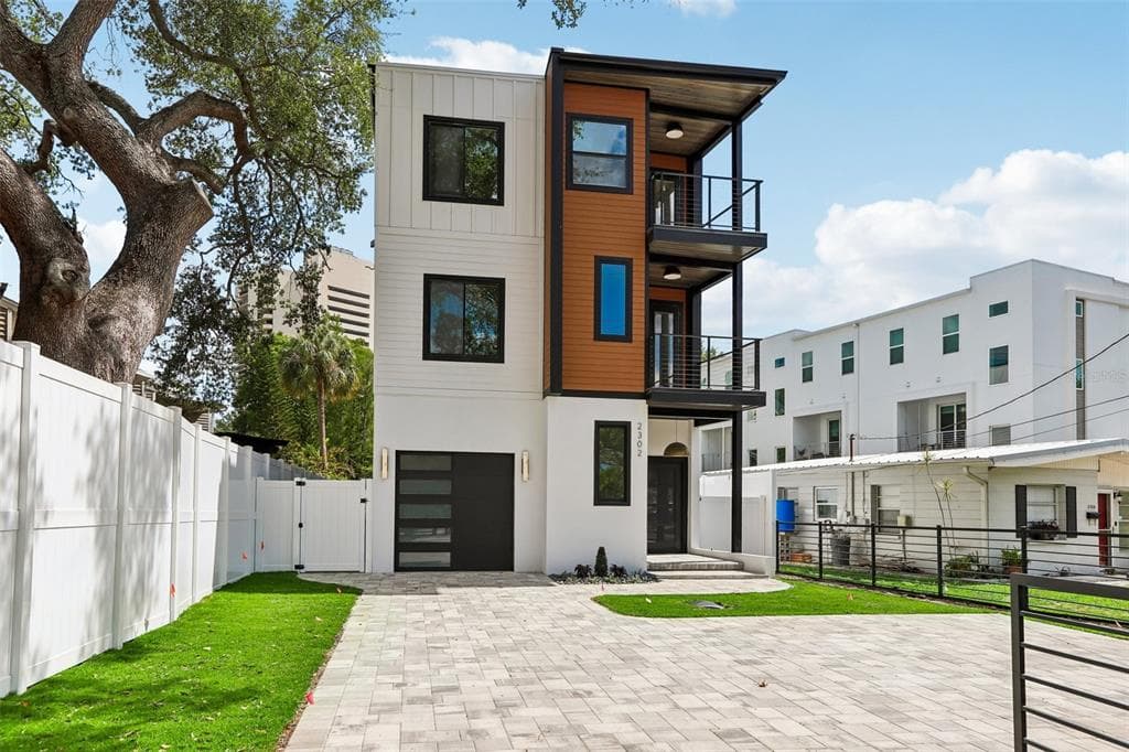2302 W TEXAS AVENUE TAMPA, FL 33629