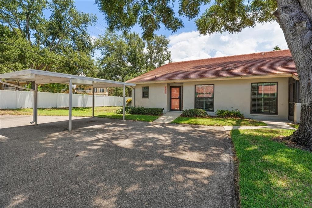 2069 LAKEVIEW DRIVE