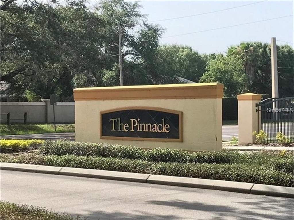 5602 PINNACLE HEIGHTS CIRCLE UNIT 111 TAMPA, FL 33624