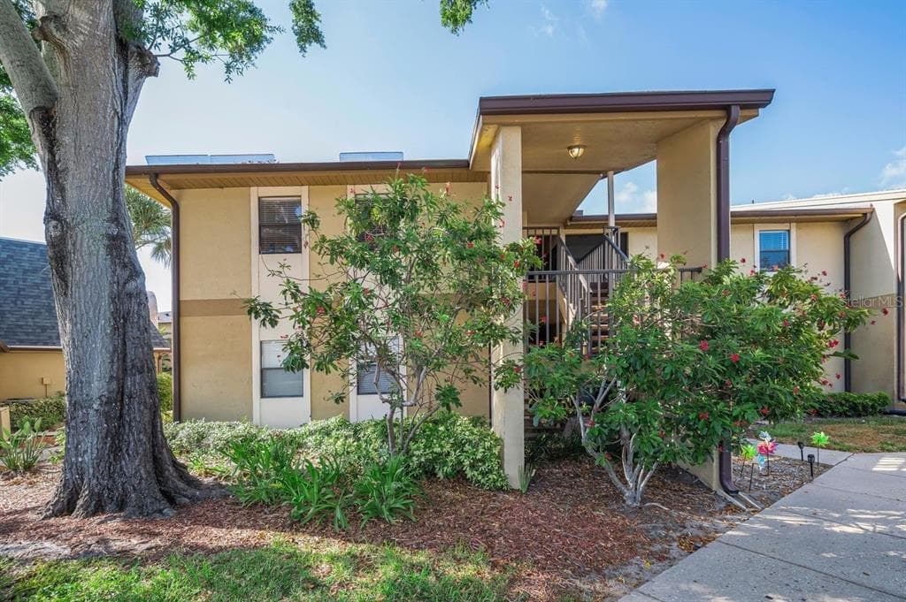 10195 SAILWINDS BOULEVARD N UNIT 201 LARGO, FL 33773