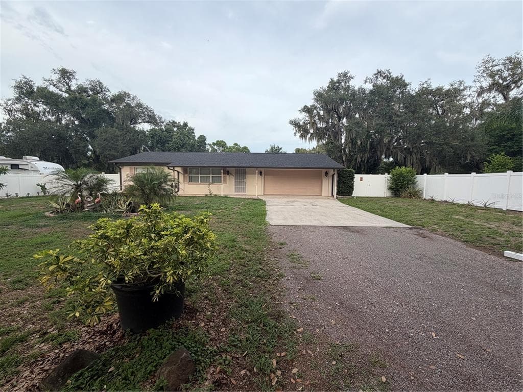 8009 PAULSON LANE TAMPA, FL 33617