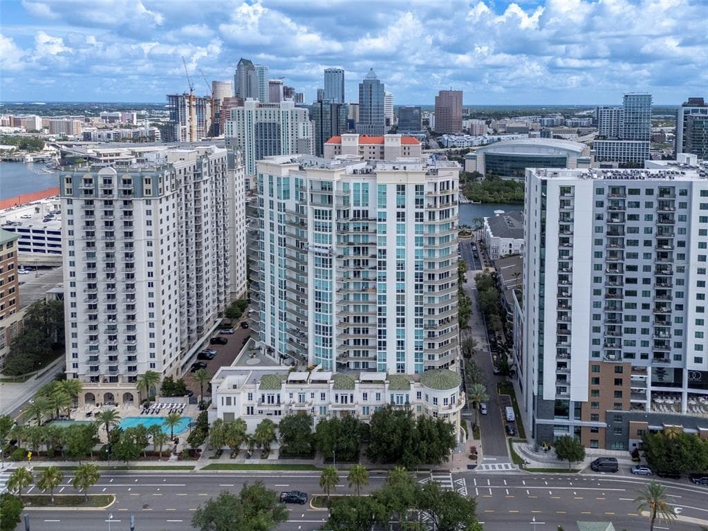 450 KNIGHTS RUN AVENUE UNIT 1503 TAMPA, FL 33602