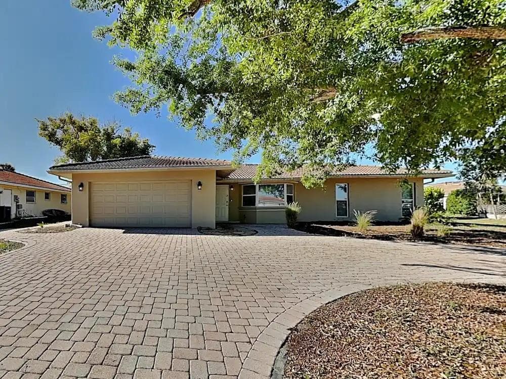 122 VAN DYCK DRIVE NOKOMIS, FL 34275