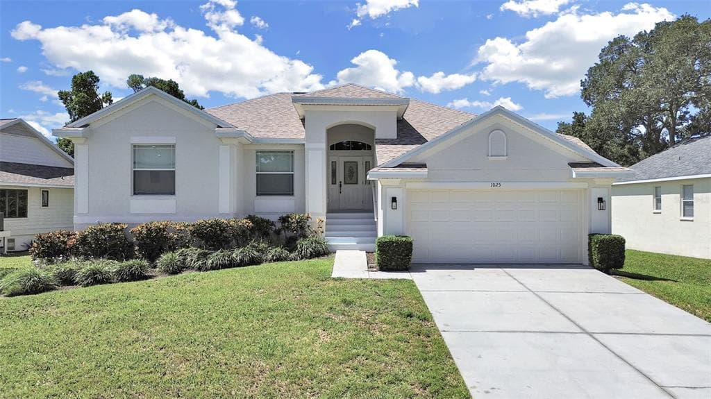 1025 LAKE AVOCA PLACE