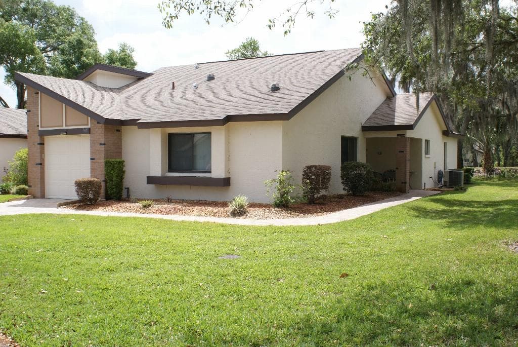 7445 CRESTWOOD DRIVE WEEKI WACHEE, FL 34613
