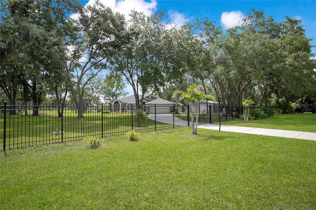 19616 LIVINGSTON AVENUE LUTZ, FL 33559