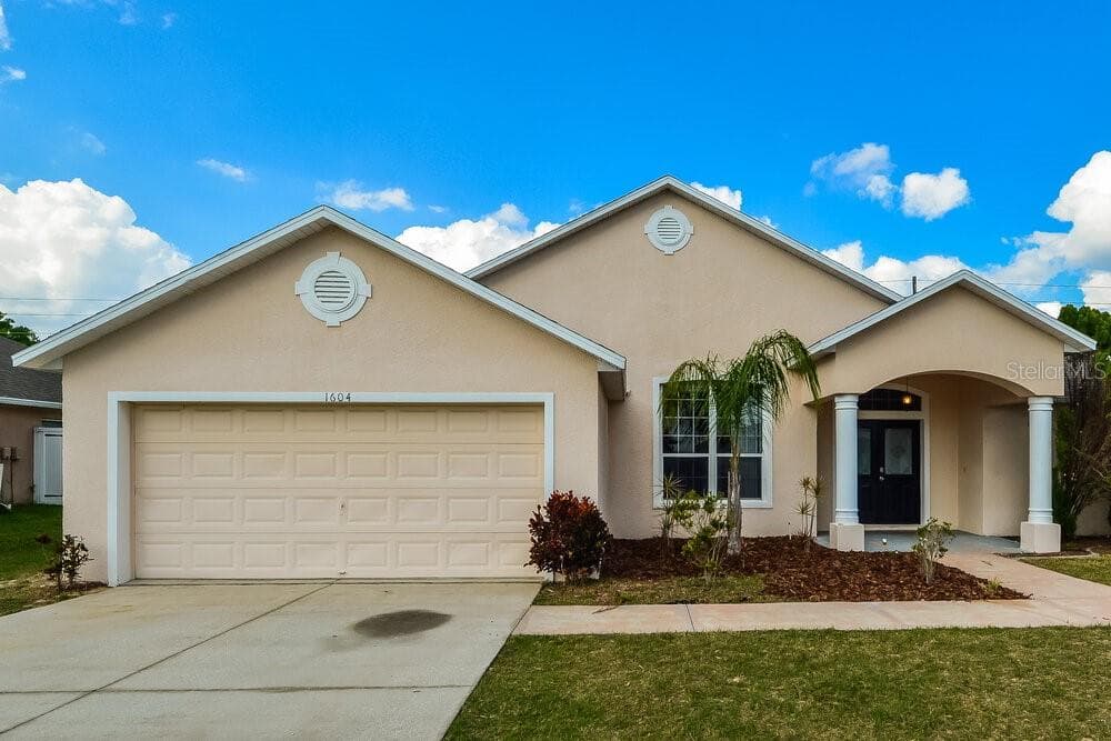 1604 SILHOUETTE DRIVE CLERMONT, FL 34711