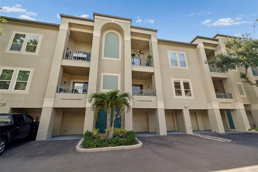 708 SEABOARD PLACE UNIT 708 TAMPA, FL 33602
