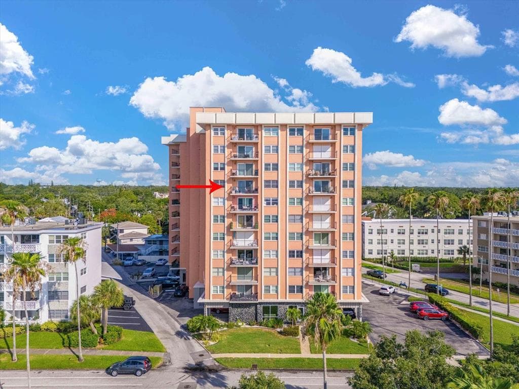 1120 N SHORE DRIVE NE UNIT 802 ST PETERSBURG, FL 33701
