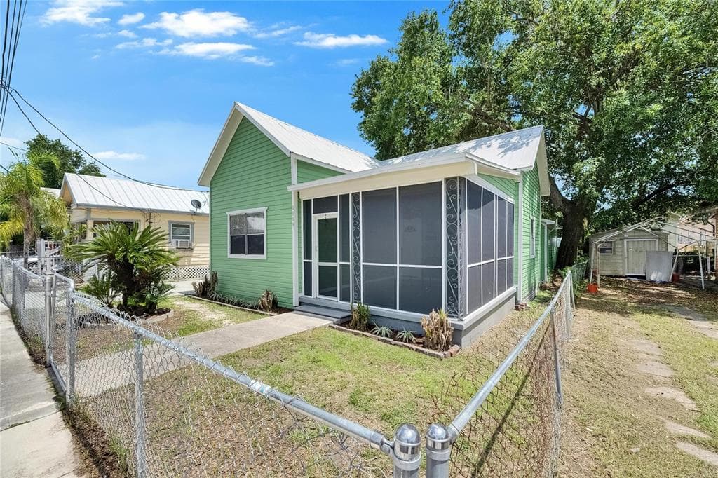1009 E COLUMBUS DRIVE TAMPA, FL 33605