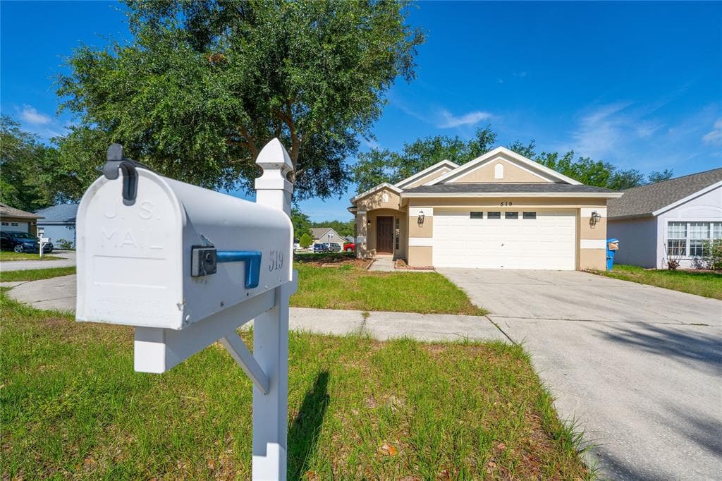 519 SUMMER SAILS DRIVE VALRICO, FL 33594