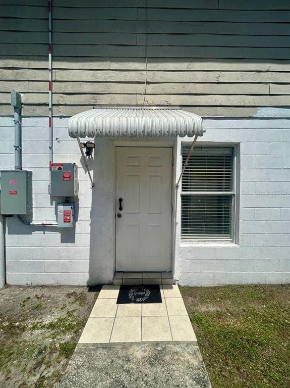 7302 WOODHALL COURT TAMPA, FL 33634