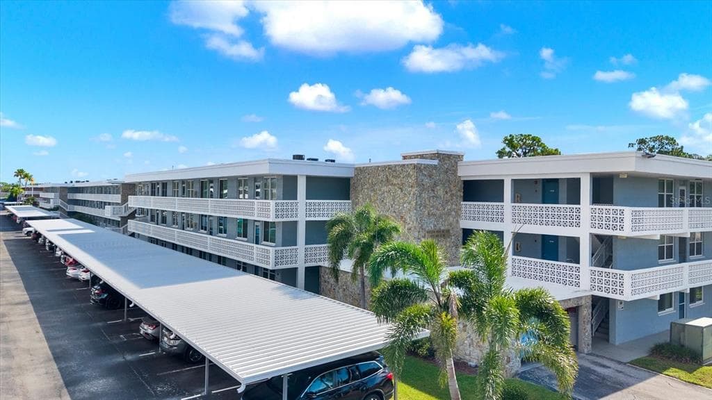 4715 BAY STREET NE UNIT 126 ST PETERSBURG, FL 33703
