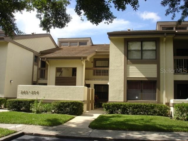 250 WOODLAKE WYNDE UNIT 250 OLDSMAR, FL 34677