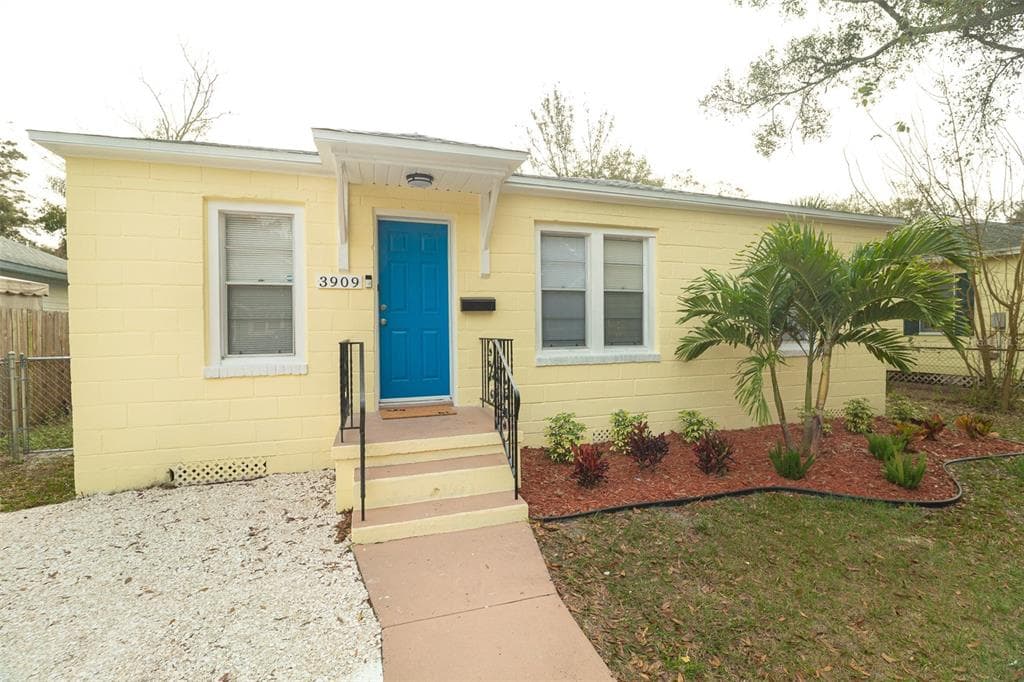 3909 N DARWIN AVENUE TAMPA, FL 33603