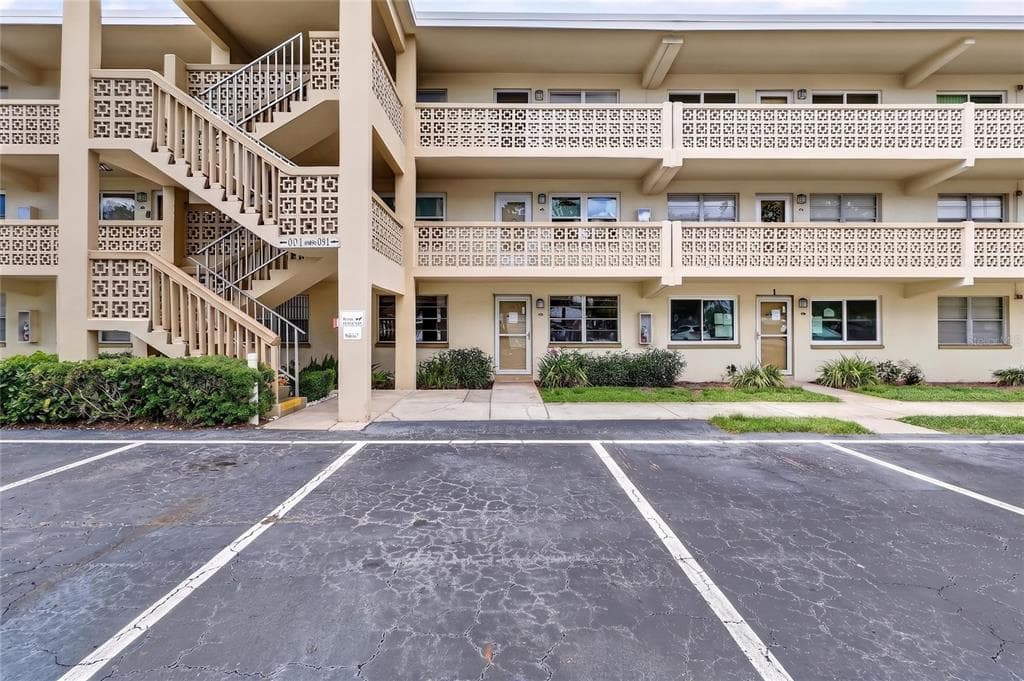 951 79TH AVENUE N UNIT 115 ST PETERSBURG, FL 33702