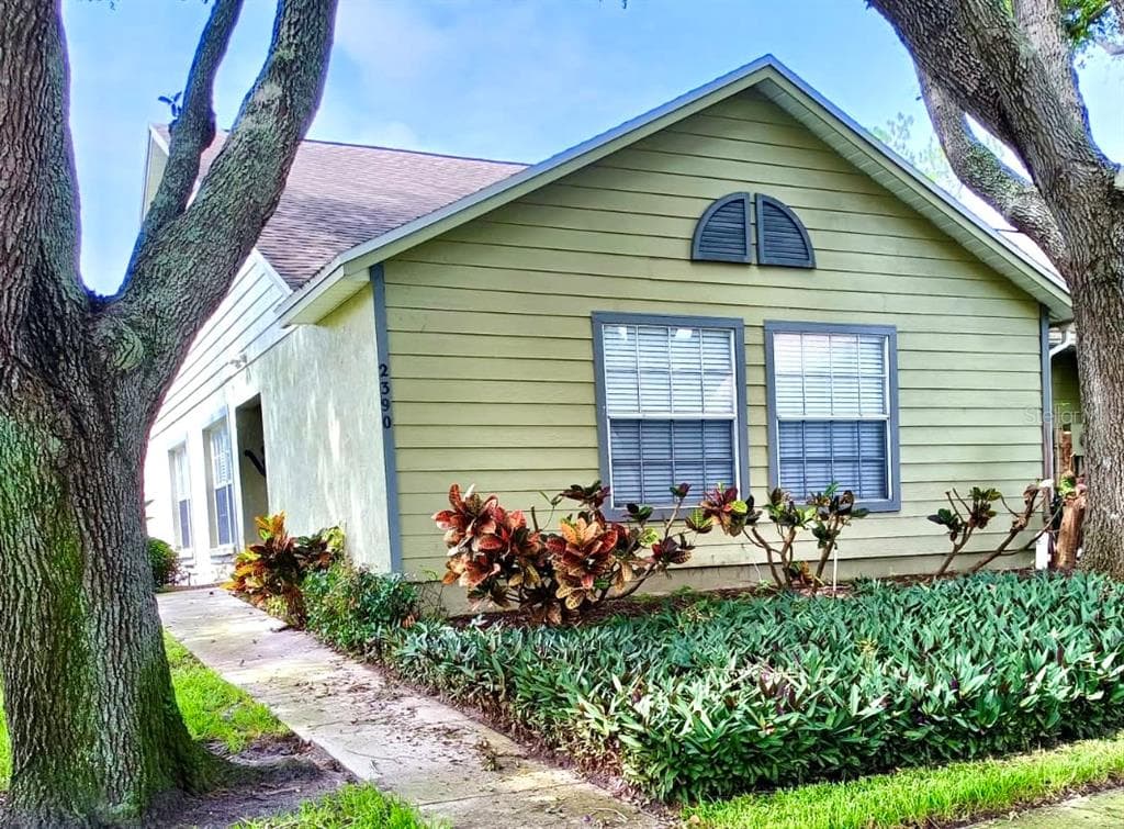 2390 BENTLEY DR PALM HARBOR, FL 34684