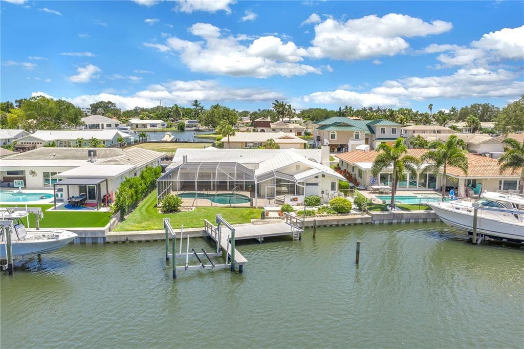 2067 MASSACHUSETTS AVENUE NE ST PETERSBURG, FL 33703
