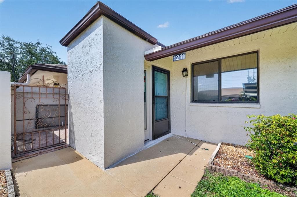 1211 11TH CIRCLE SE LARGO, FL 33771