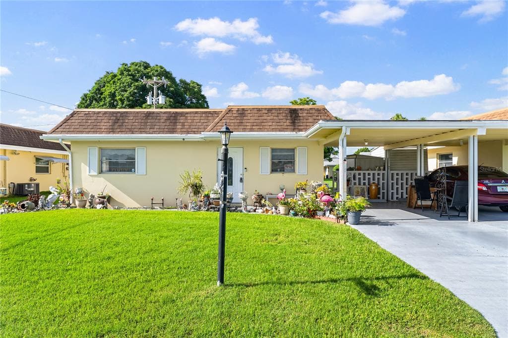 2208 GARDENIA WAY LEHIGH ACRES, FL 33936