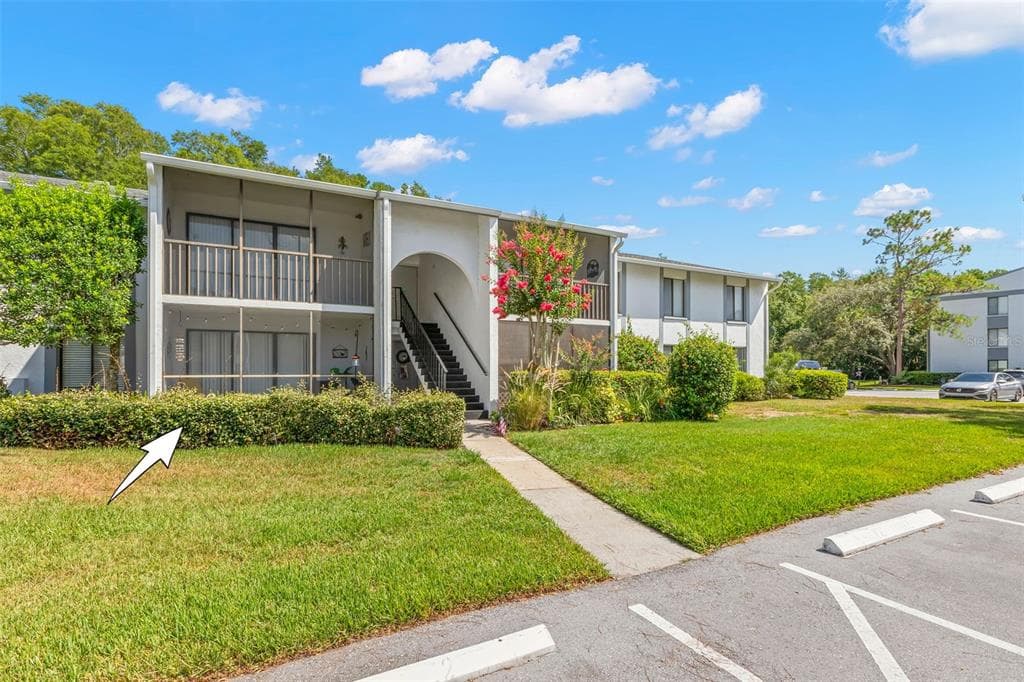 1290 PINE RIDGE CIRCLE E UNIT E1 TARPON SPRINGS, FL 34688