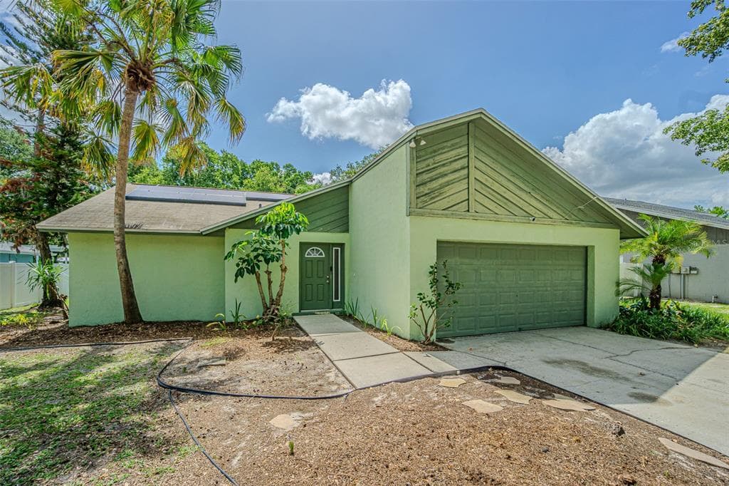 18425 SWAN LAKE DRIVE LUTZ, FL 33549