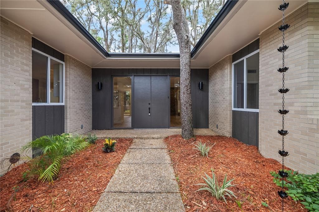 426 FERN CLIFF AVENUE TAMPA, FL 33617