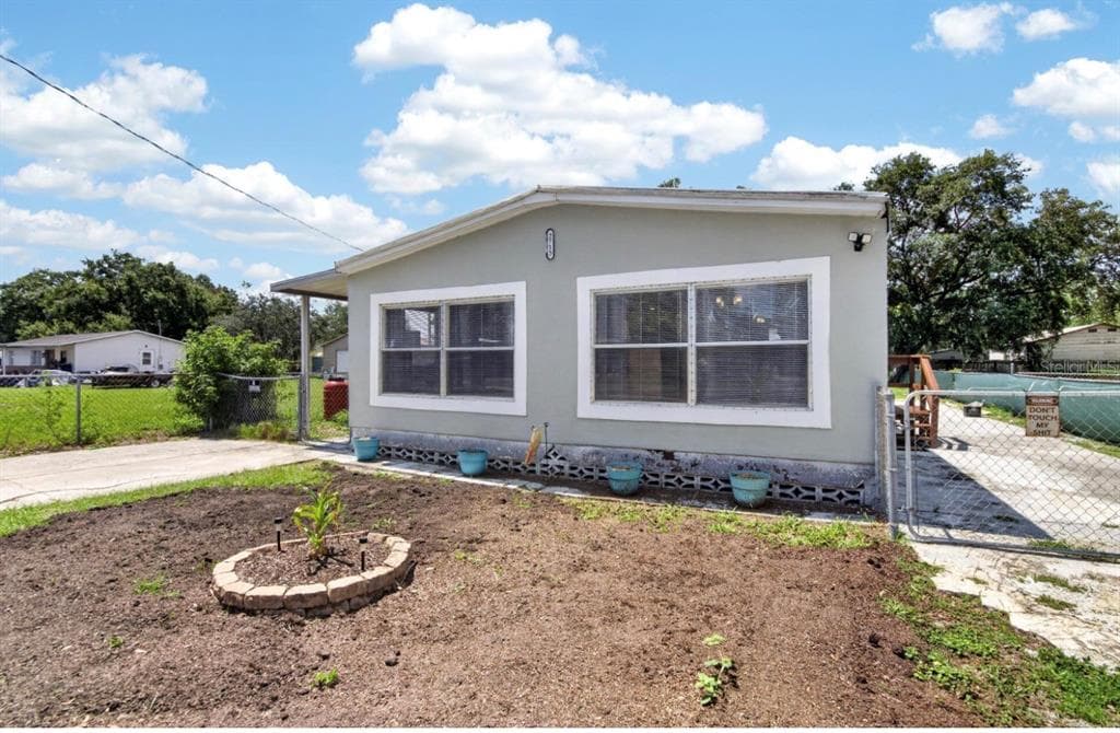 2715 EATON AVENUE EATON PARK, FL 33840