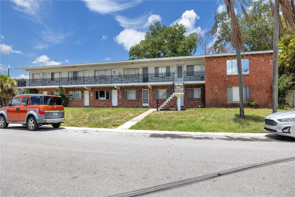 224 WAVERLY WAY UNIT 4 CLEARWATER, FL 33756