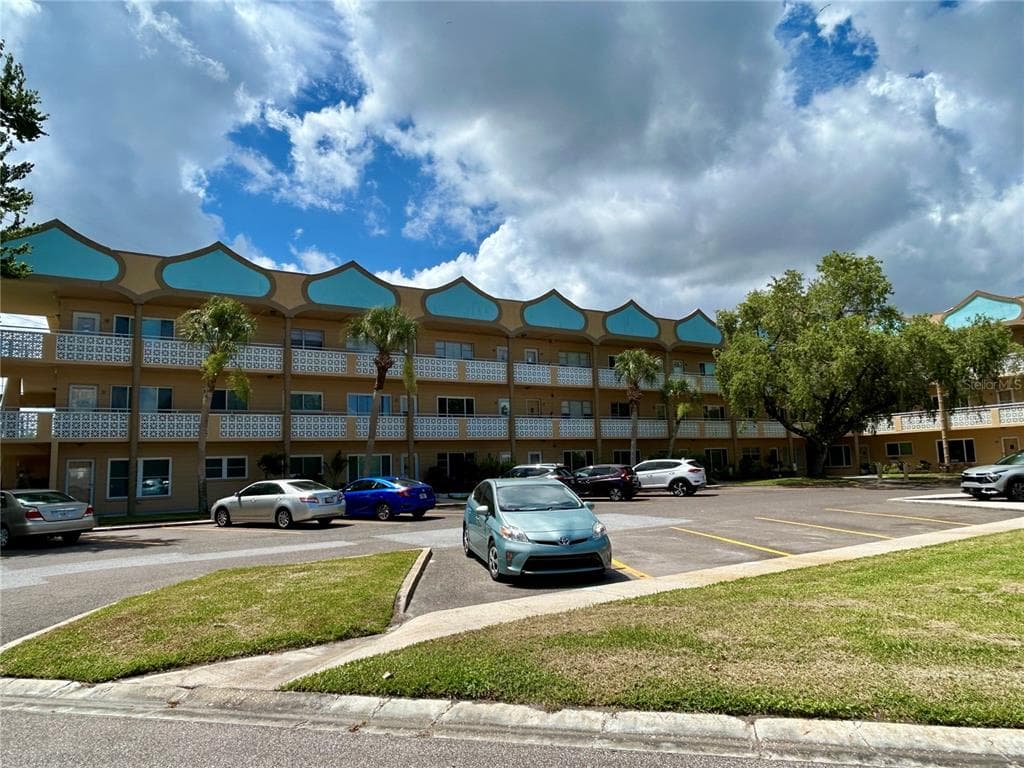 2467 FINLANDIA LANE UNIT 27