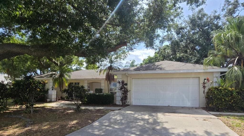 5697 COUNTRY LAKES DRIVE SARASOTA, FL 34243