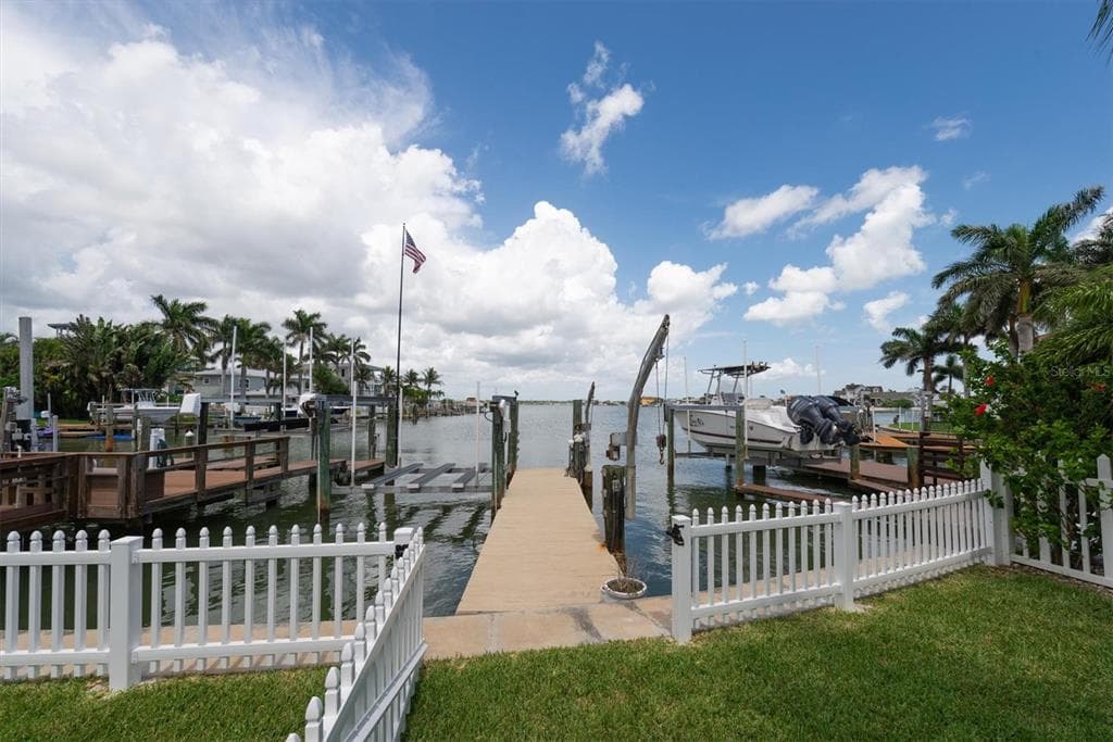 303 N BATH CLUB BOULEVARD N NORTH REDINGTON BEACH, FL 33708