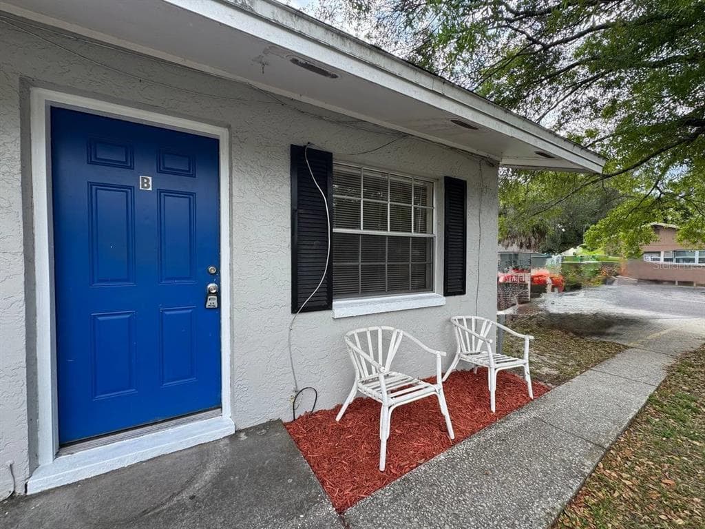 10015 N ASTER AVENUE UNIT B TAMPA, FL 33612