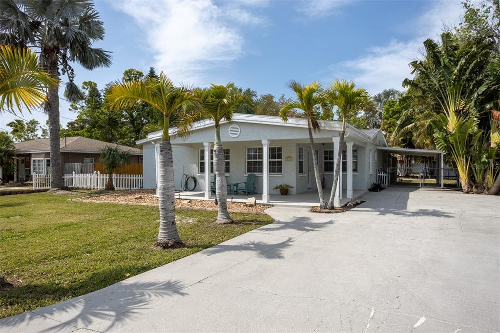 711 BAYSHORE DRIVE TARPON SPRINGS, FL 34689