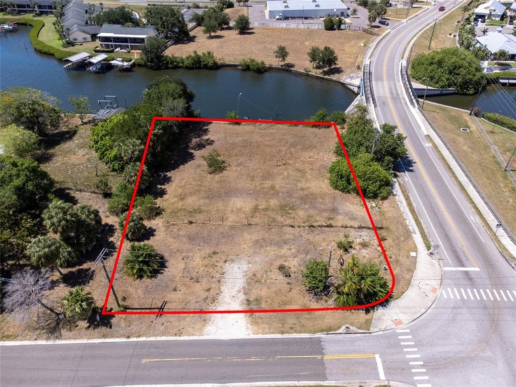601 FLAMINGO DRIVE APOLLO BEACH, FL 33572