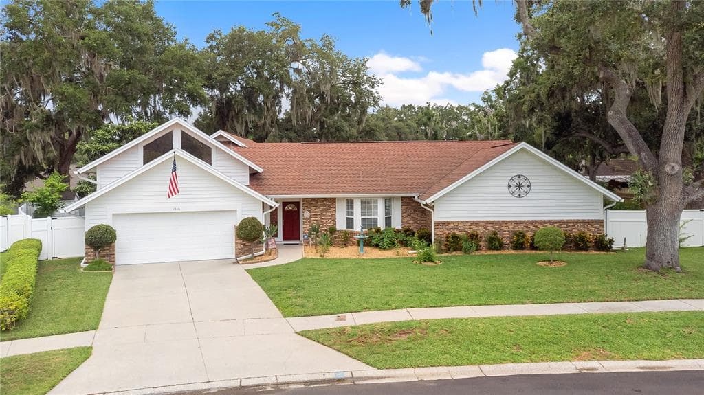 1516 TEAKWOOD DRIVE