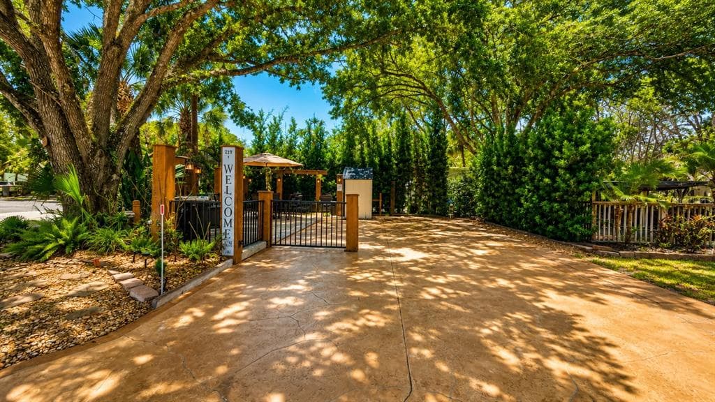 219 E APPALOOSA TRAIL RIVER RANCH, FL 33867