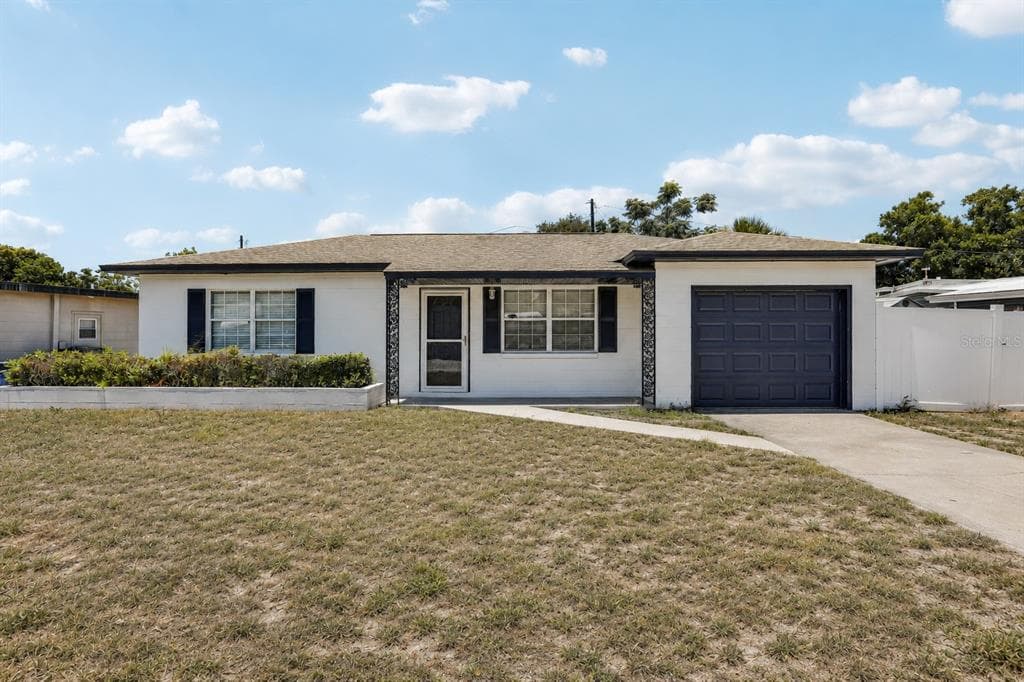 104 E GRAPEFRUIT CIRCLE CLEARWATER, FL 33759