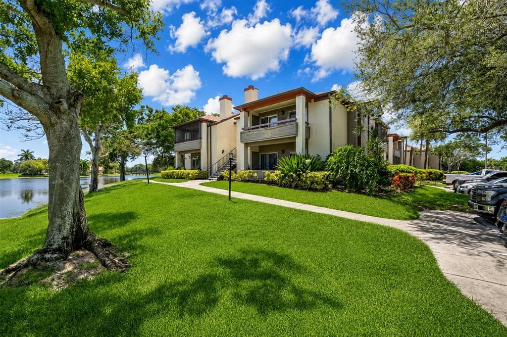 10263 GANDY BOULEVARD N UNIT 2116 ST PETERSBURG, FL 33702