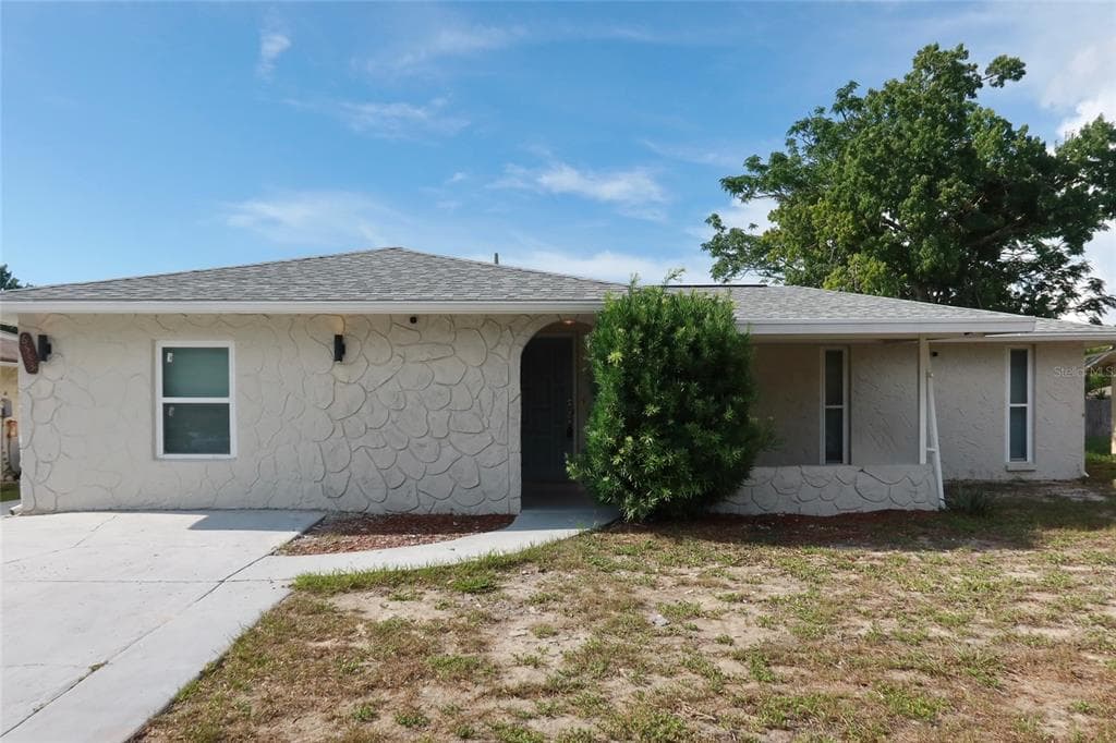 6533 RIDGE CREST DRIVE