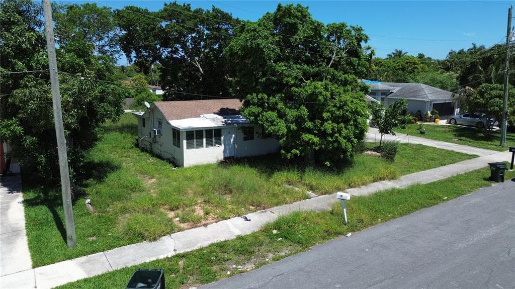 39 NW 13TH AVENUE DELRAY BEACH, FL 33444