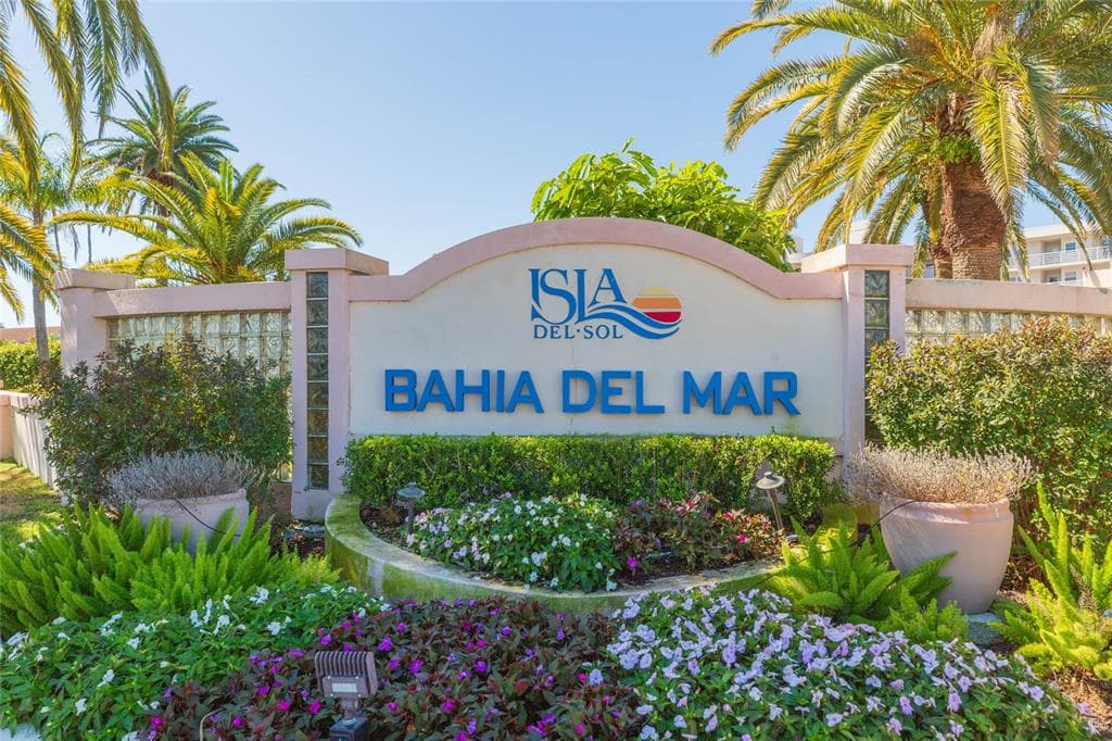 6080 BAHIA DEL MAR CIRCLE UNIT 113 ST PETERSBURG, FL 33715