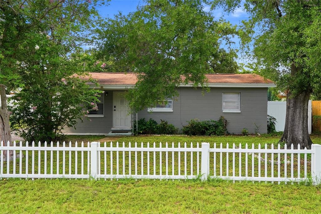 2430 N RAMONA CIRCLE TAMPA, FL 33612