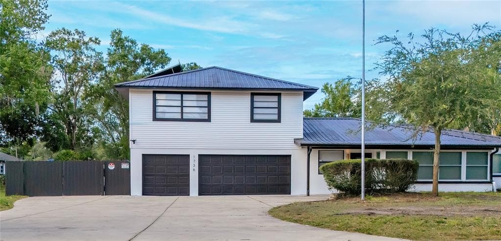 1736 W COUNTRY CLUB TAMPA, FL 33612