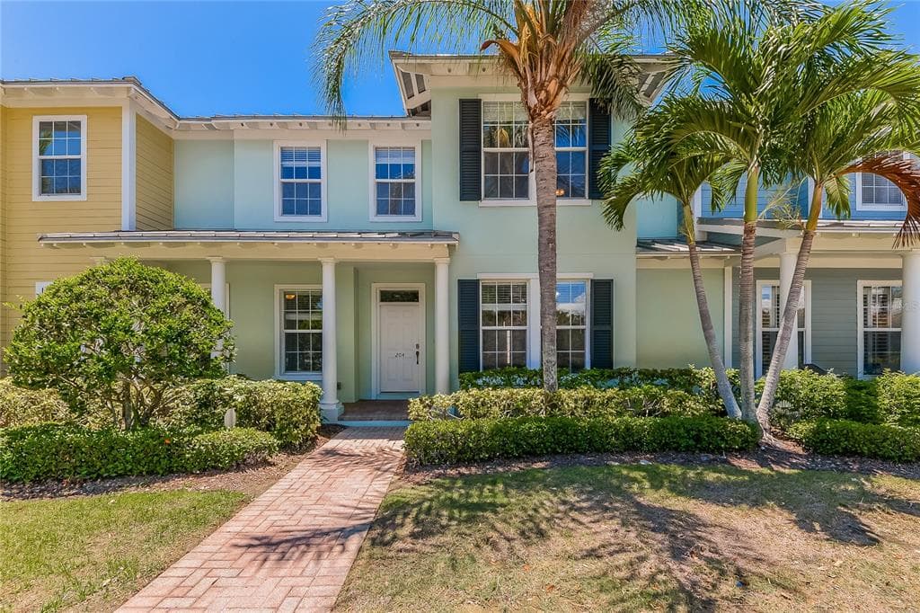 204 ABERDEEN POND DRIVE APOLLO BEACH, FL 33572