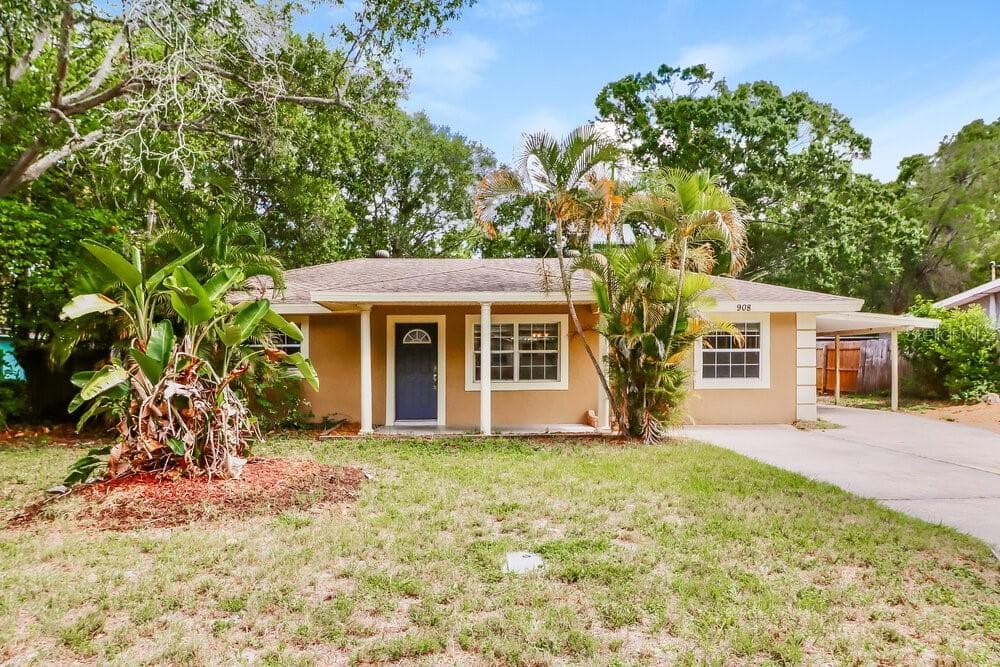 908 N PALM DRIVE LARGO, FL 33770