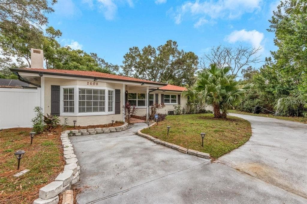 2608 OAKWOOD DRIVE