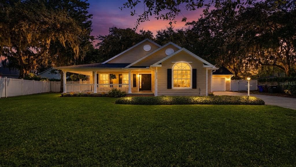 2213 LANGE STREET KISSIMMEE, FL 34744